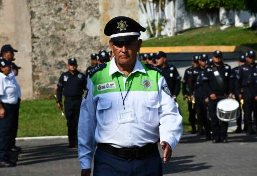 Reconocen labor de Enrique Alfonso Arriaga por 50 años como oficial vial
