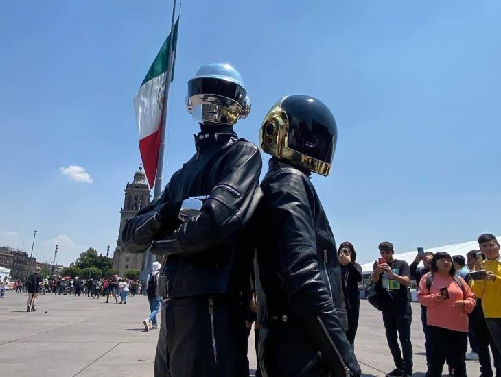 ¡Daft Punk llega a México! Fans se reúnen en Zócalo CDMX para celebrar a Random Access Memories (+video)