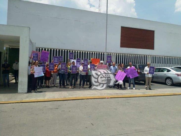 Exigen en Fiscalía de Orizaba justicia para maestra asesinada