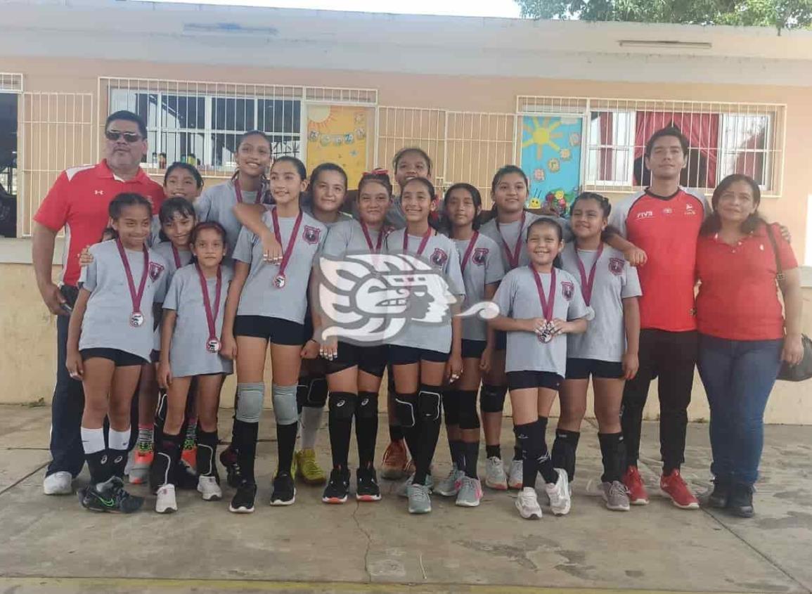 Estudiantes de primaria ganan el torneo de voleibol