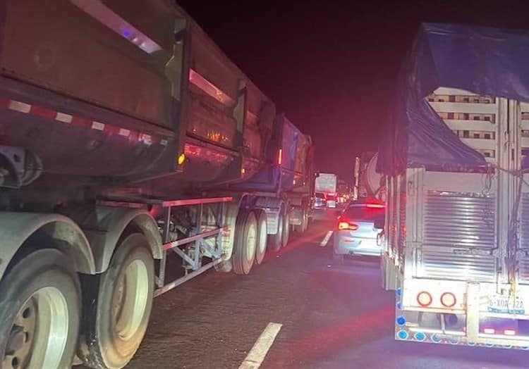 ¡Hartos! Conductores cansados de retenes en la Costera del Golfo