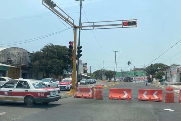 Precaución: cierres viales generan caos en Veracruz por mala señalización