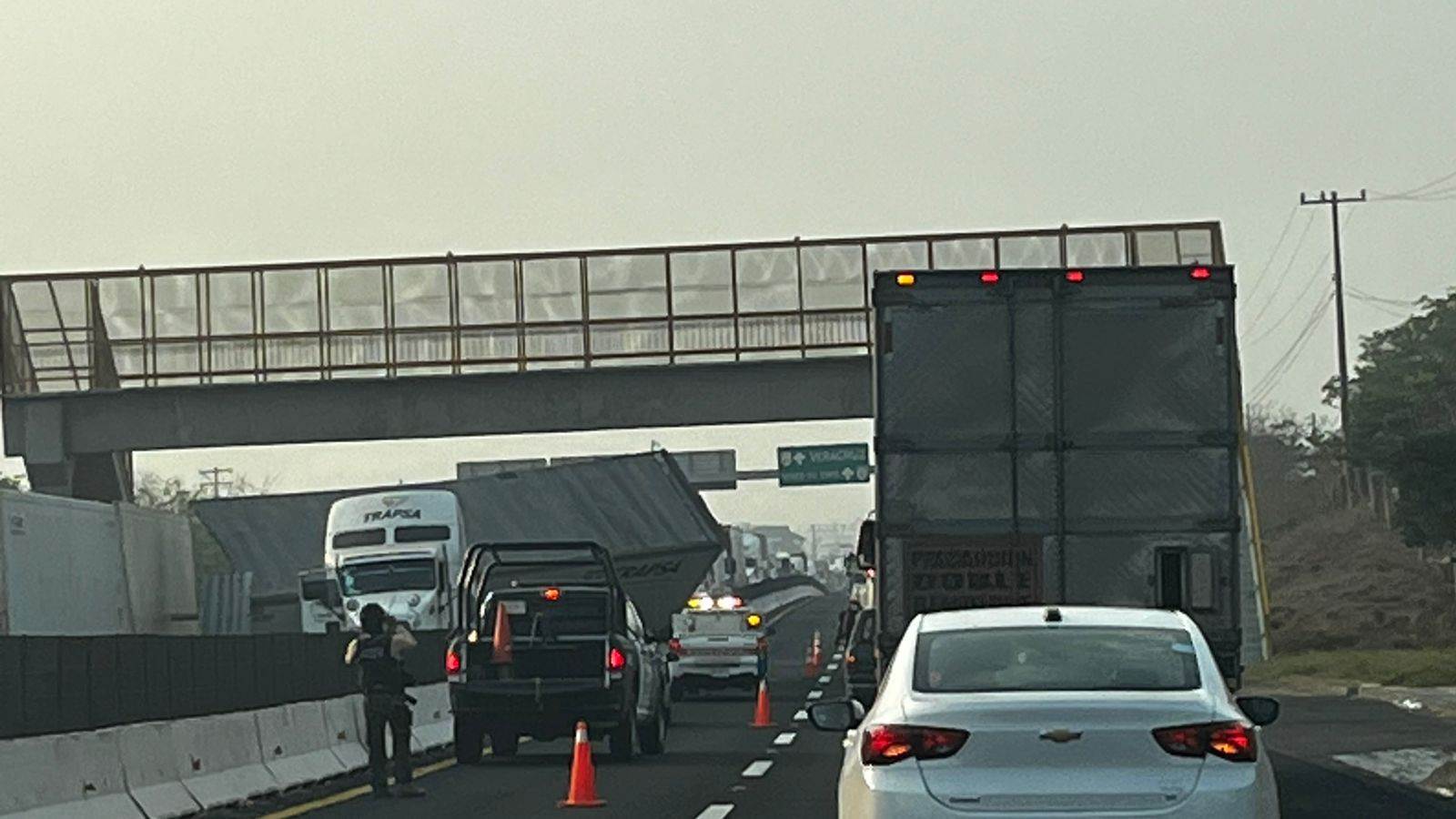 Por accidente, cierran la carretera Veracruz - Cardel