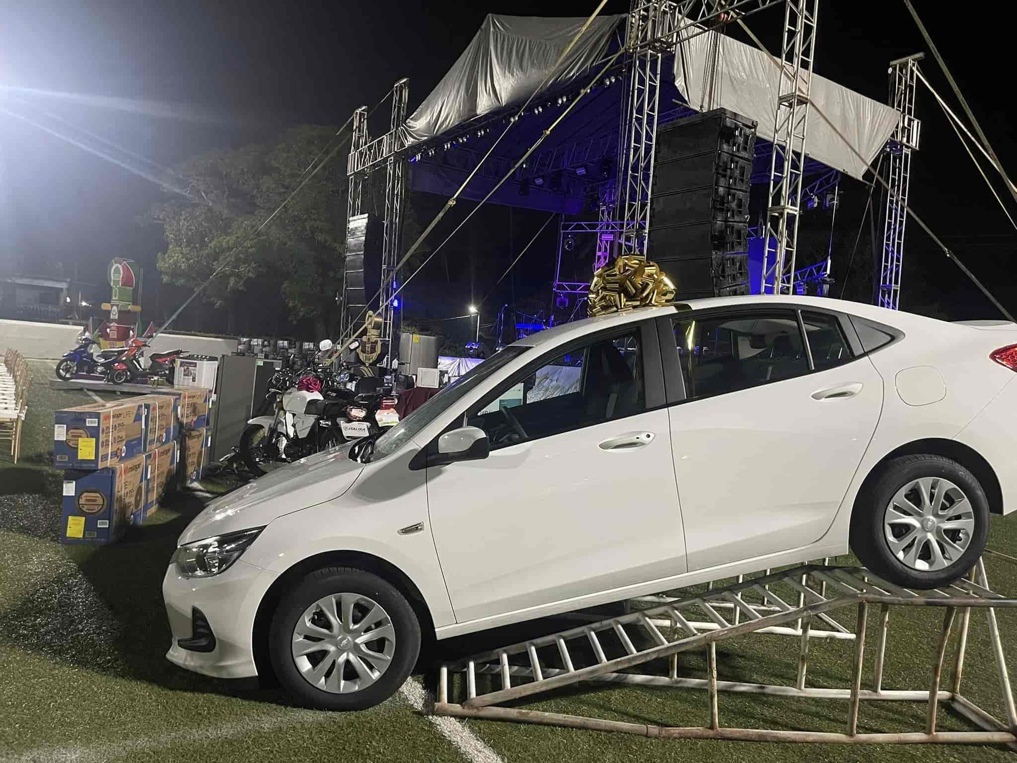 Ayuntamiento de Alvarado rifa automóvil a maestros(+Video)