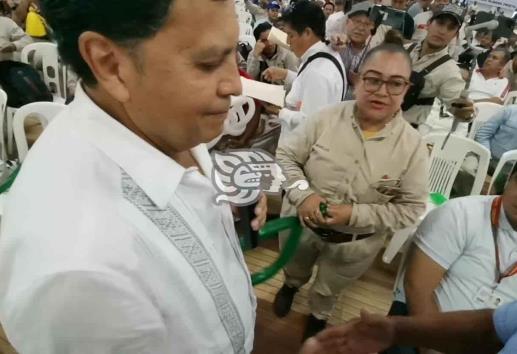 Ricardo Aldana se reúne con petroleros en Nanchital; le exigen equipo