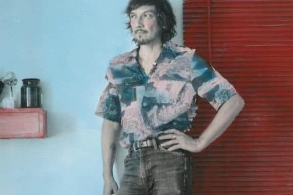 ¡Está de regreso! León Larregui muestra lado íntimo con su nuevo álbum Prismarama