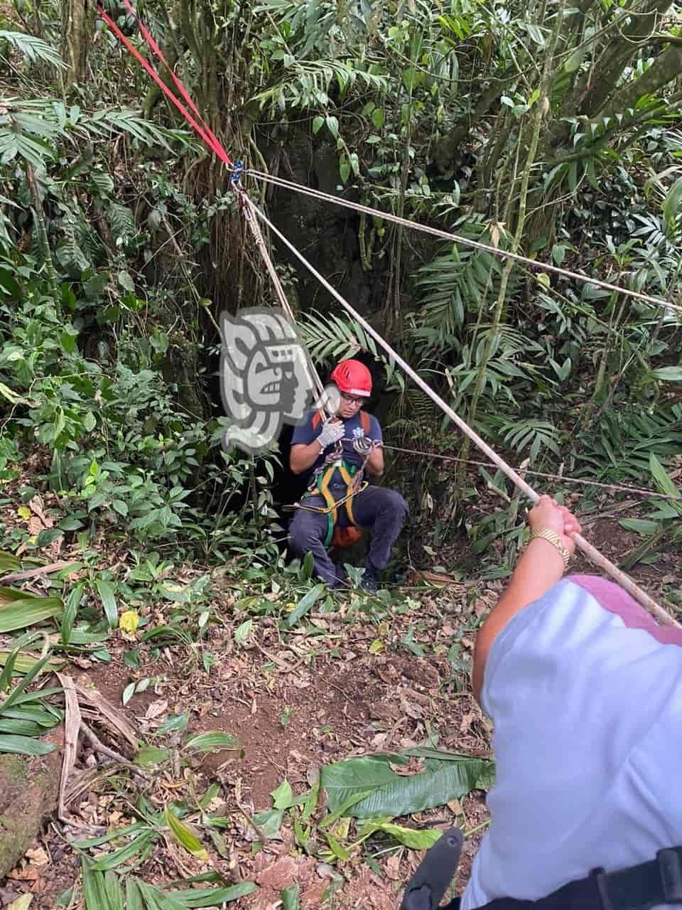 Muere hombre al caer a sótano de 25 metros en Omealca
