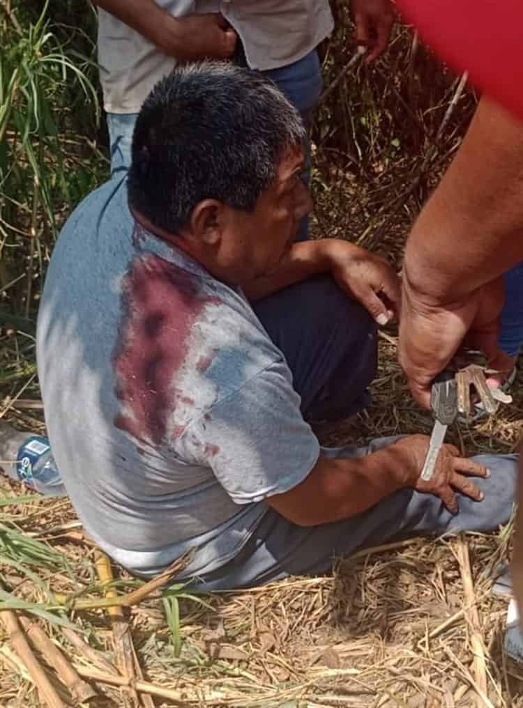 Aparatosa volcadura en camino Chinameca-Chacalapa deja un hombre lesionado