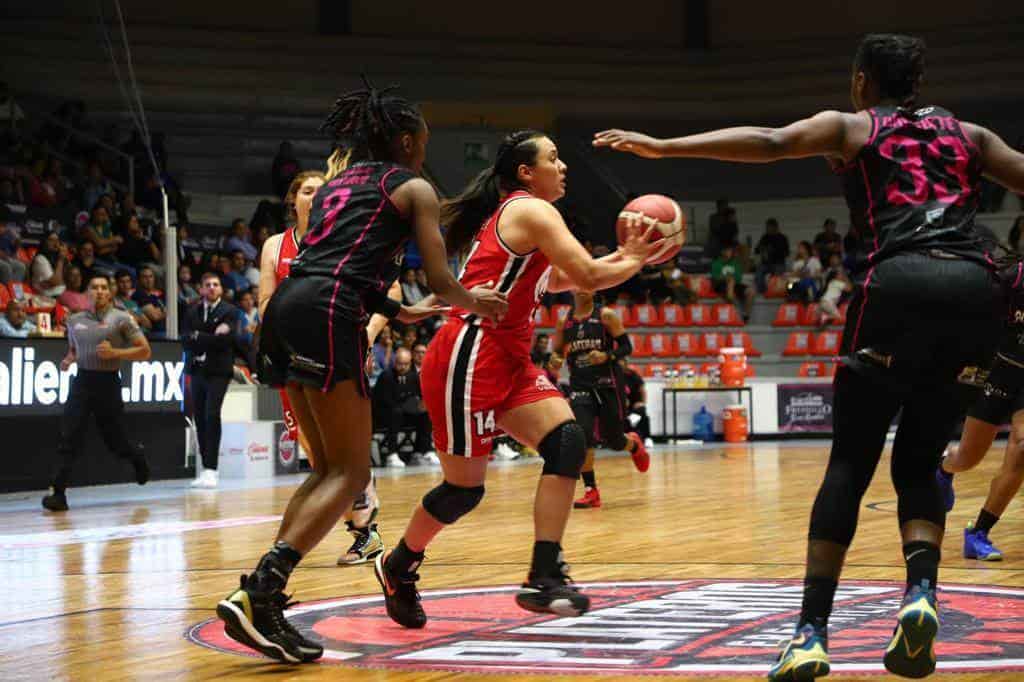 Domina Rojas 80-40 a Plateras en Liga Sisnova