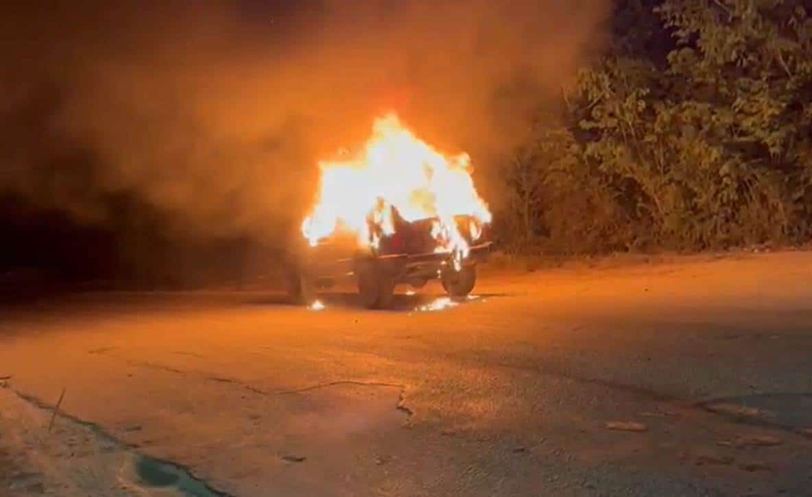 Atacan con bombas molotov a automóvil de periodista en Tulum, Quintana Roo