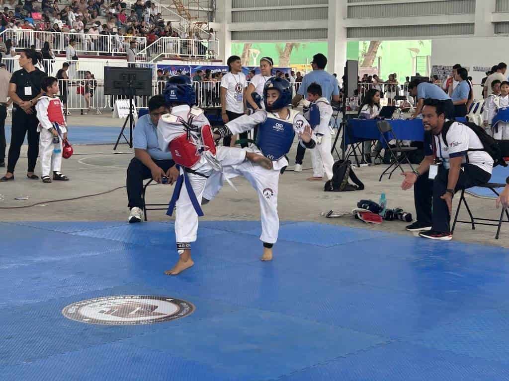 Realizan Copa de la Amistad en la Arena Veracruz