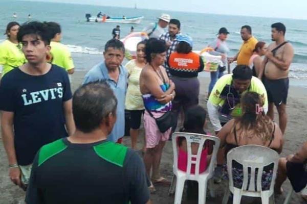 Se voltea lancha con 20 bañistas en Antón Lizardo, Alvarado
