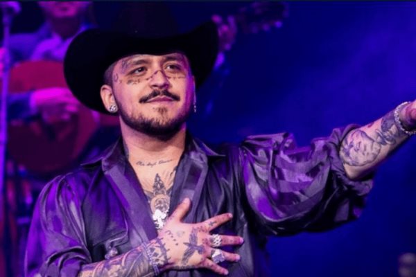 ¡Eso va a doler! Comienza Christian Nodal a removerse los tatuajes del rostro