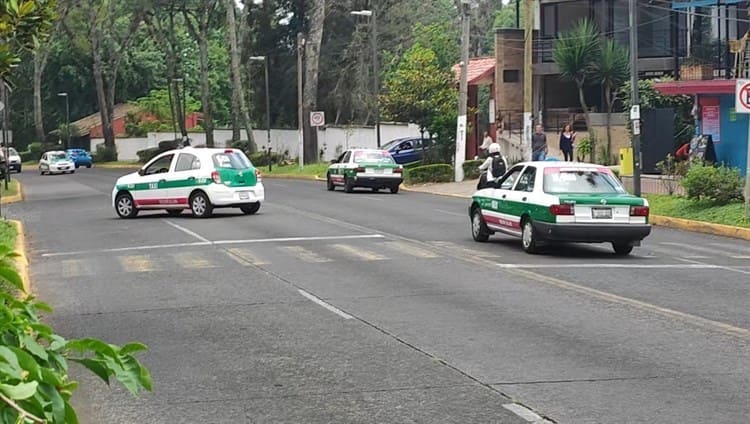 Xalapeños usan crucero de Ávila Camacho como se les da la gana