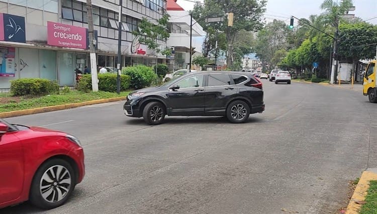 Xalapeños usan crucero de Ávila Camacho como se les da la gana