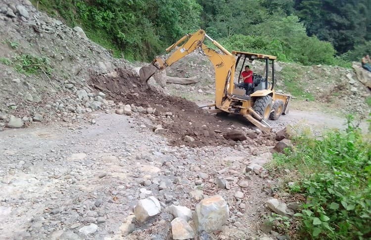 Desahogan tramo carretero en la sierre de Misantla