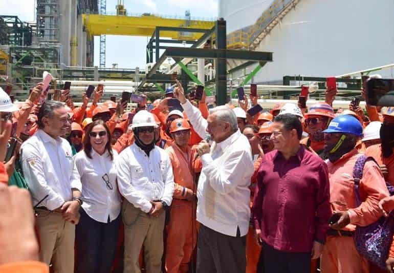 Planta en refinería de Tula producirá más gasolina y contaminará menos: AMLO