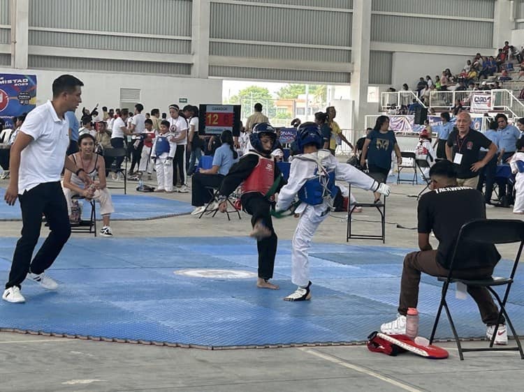 Realizan Copa de la Amistad en la Arena Veracruz