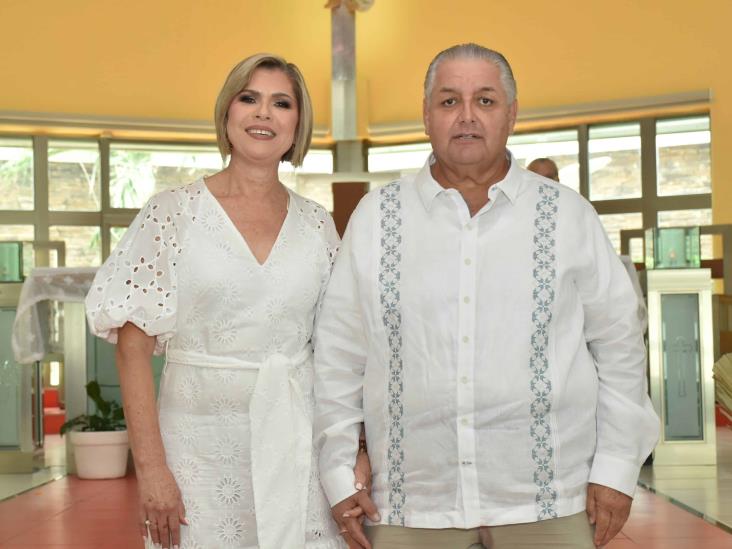 Manuel Bravo Schleske y Eunice Zugasti Cuevas celebran 35 años de matrimonio