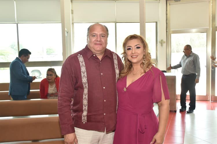 Manuel Bravo Schleske y Eunice Zugasti Cuevas celebran 35 años de matrimonio