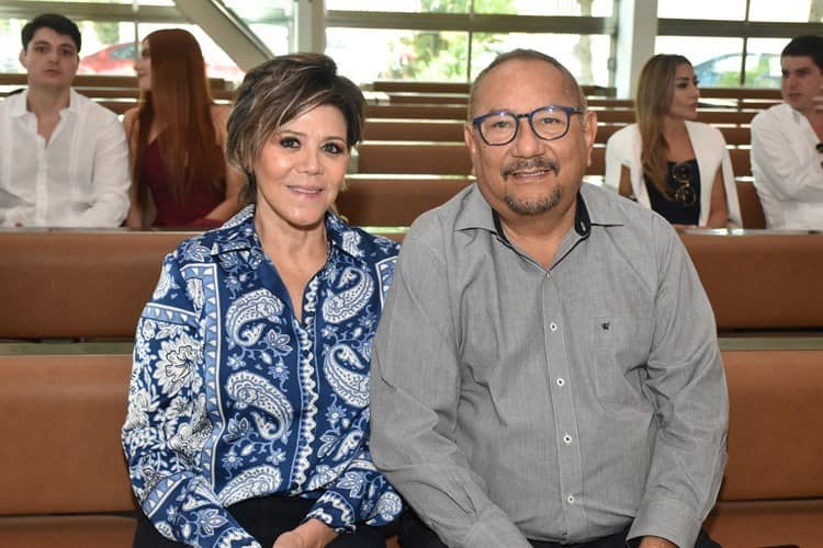 Manuel Bravo Schleske y Eunice Zugasti Cuevas celebran 35 años de matrimonio