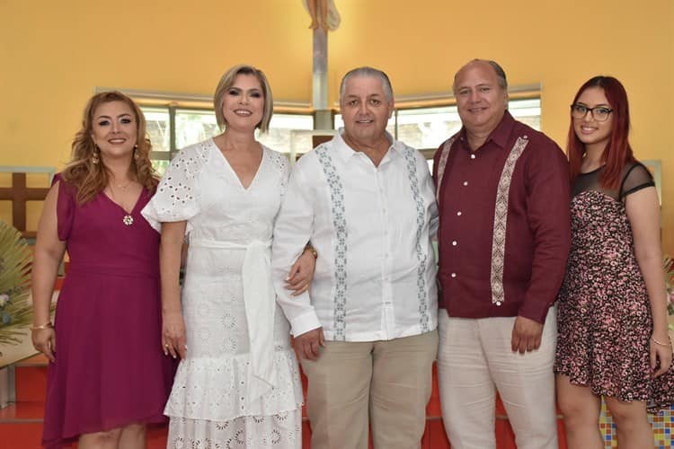 Manuel Bravo Schleske y Eunice Zugasti Cuevas celebran 35 años de matrimonio