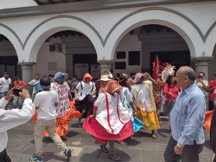 Realizan procesión de frailes franciscanos en la Catedral de Veracruz