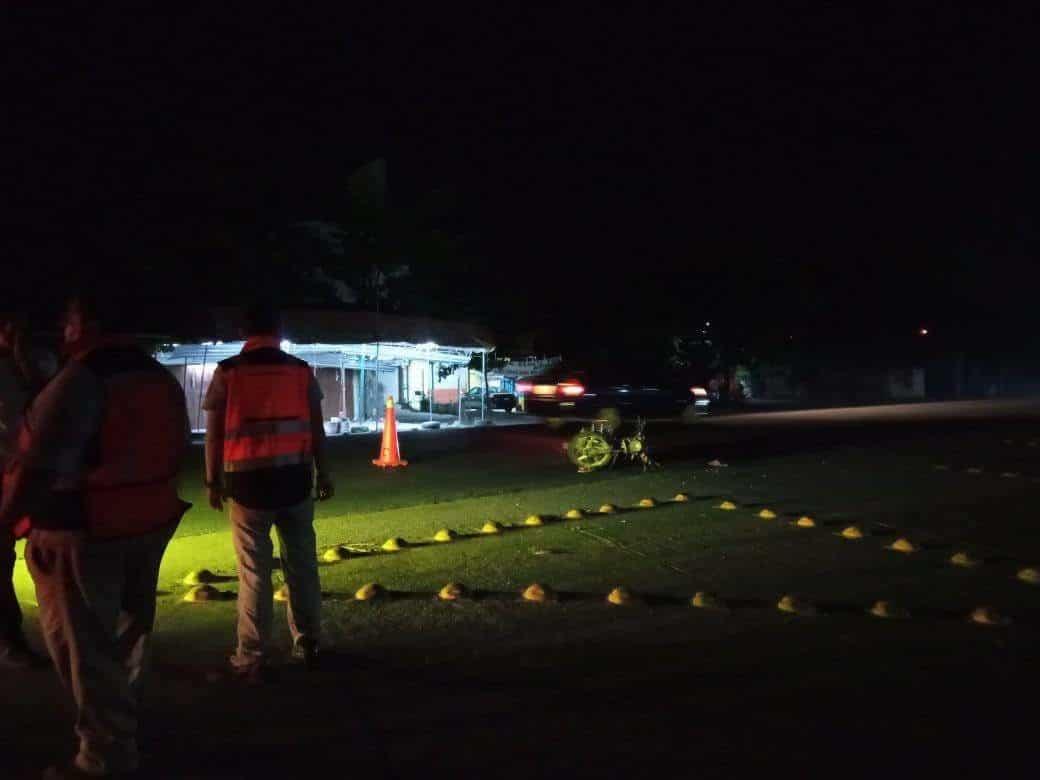 Camioneta atropella a pareja de motociclistas en Tierra Blanca