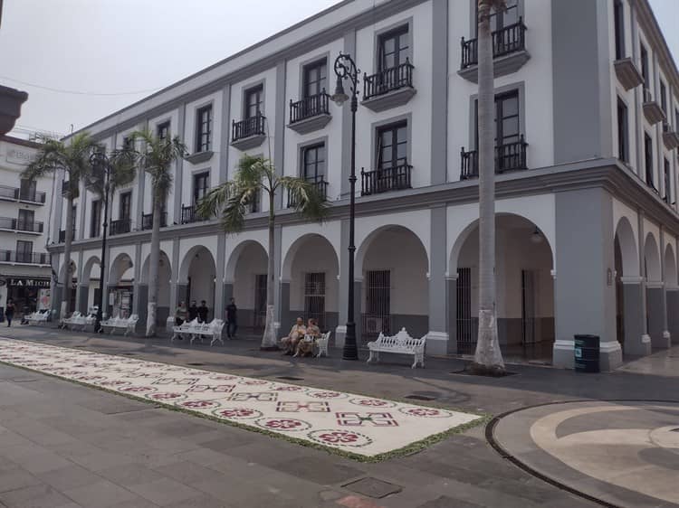 Realizan exhibición de tapetes monumentales de aserrín en Veracruz (+Video)