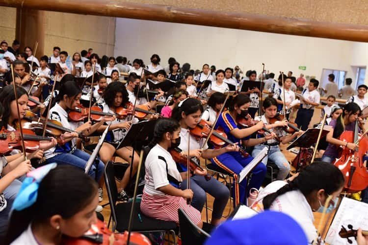 El cariño de jóvenes es mi mejor pago como maestro: César Guerra Morán lleva 23 años enseñando música (+Video)