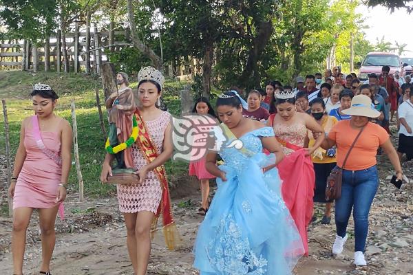 Se lleva a cabo la procesión de las frutas en celebraciones a San Isidro Labrador