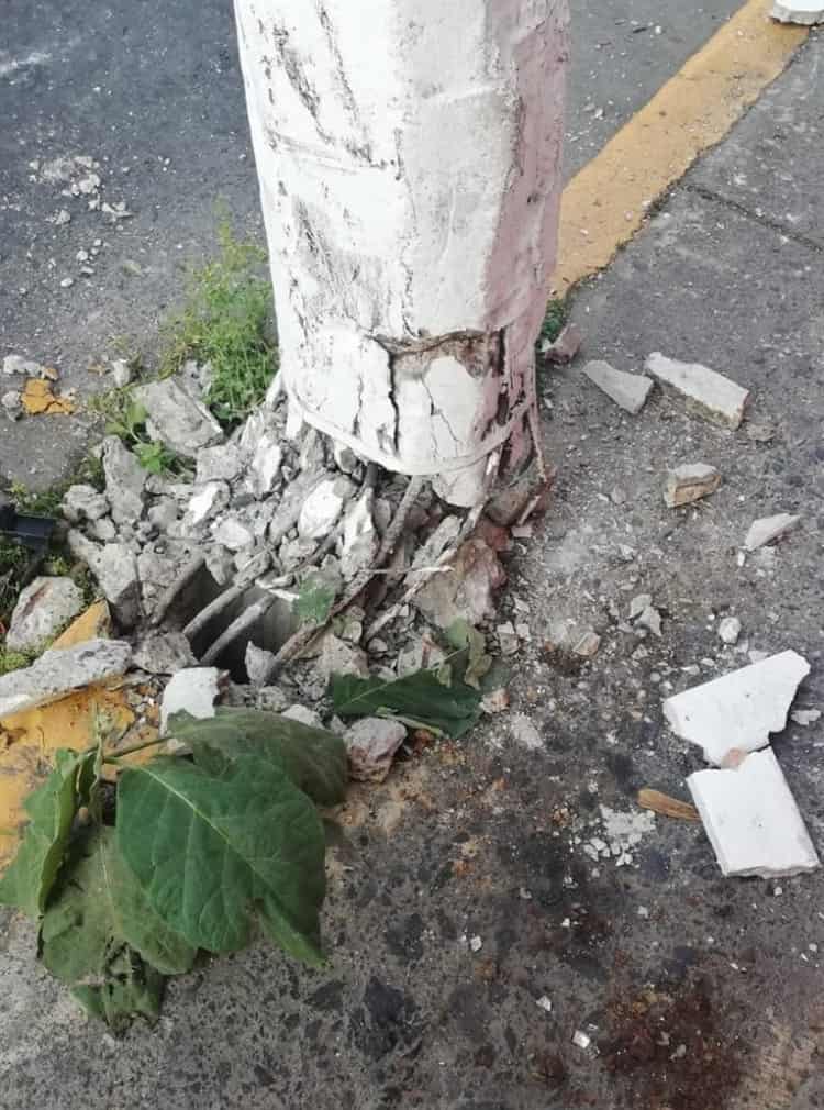Reportan poste de CFE a punto de caer en Xalapa