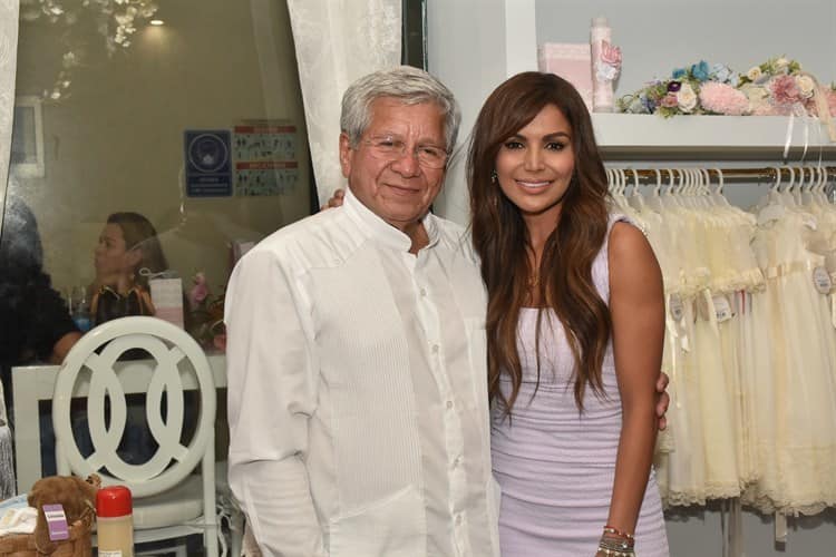 Melina Rivera de Unánue convoca a brindis por un logro más en su vida