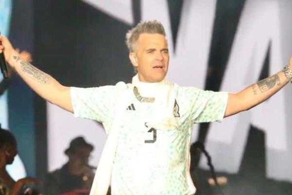 Regreso trinfual de Robbie Williams a México en Tecate Emblema