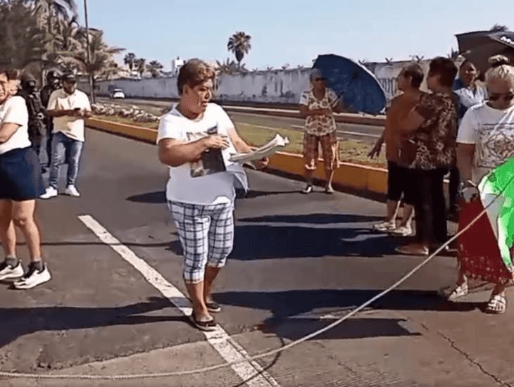 Puente Allende en Veracruz es bloqueado tras falta de electricidad (+Video)