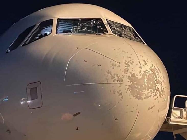 ¡Pánico entre los pasajeros!, Granizo destroza parabrisas de avión en pleno vuelo (+Video)