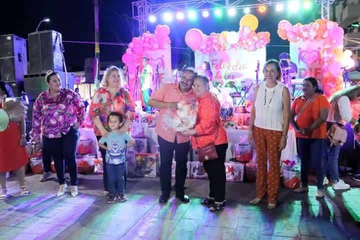 Celebran a las mujeres en ciudad Cardel por el Día de las Madres