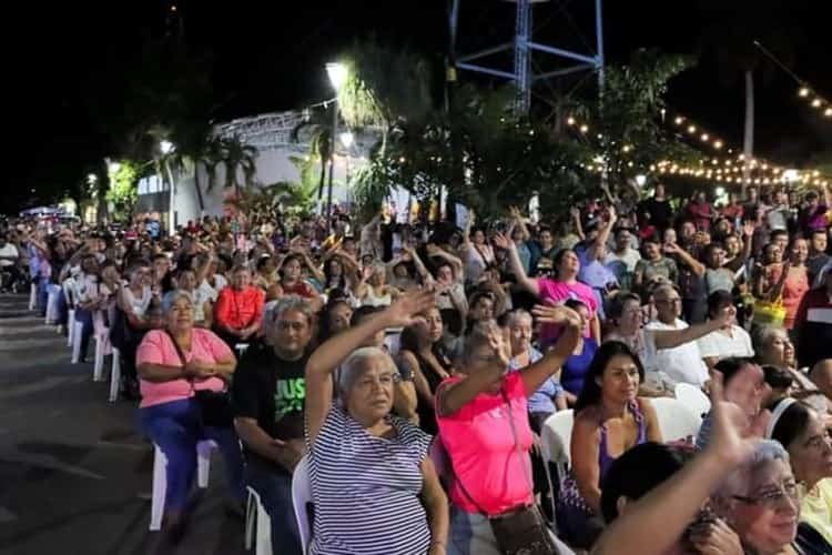 Celebran a las mujeres en ciudad Cardel por el Día de las Madres