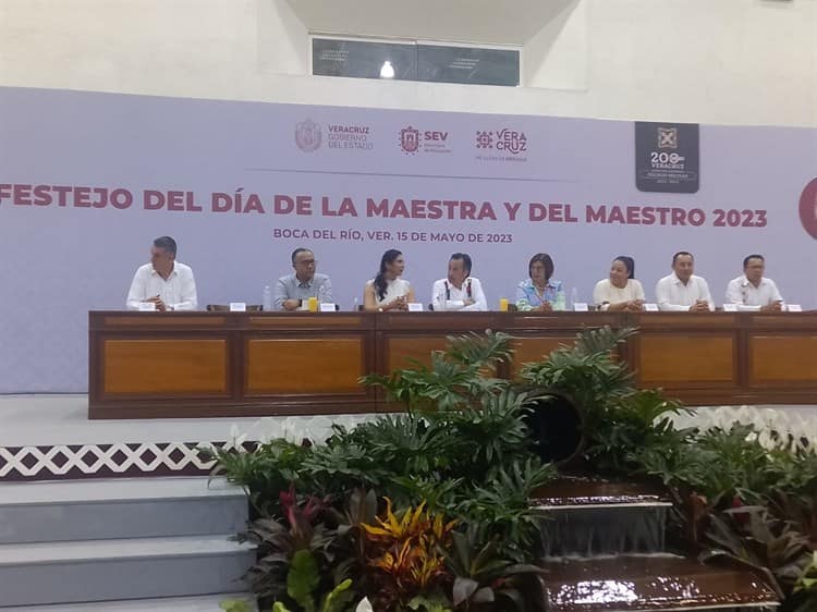 Festejan a maestros veracruzanos en el WTC