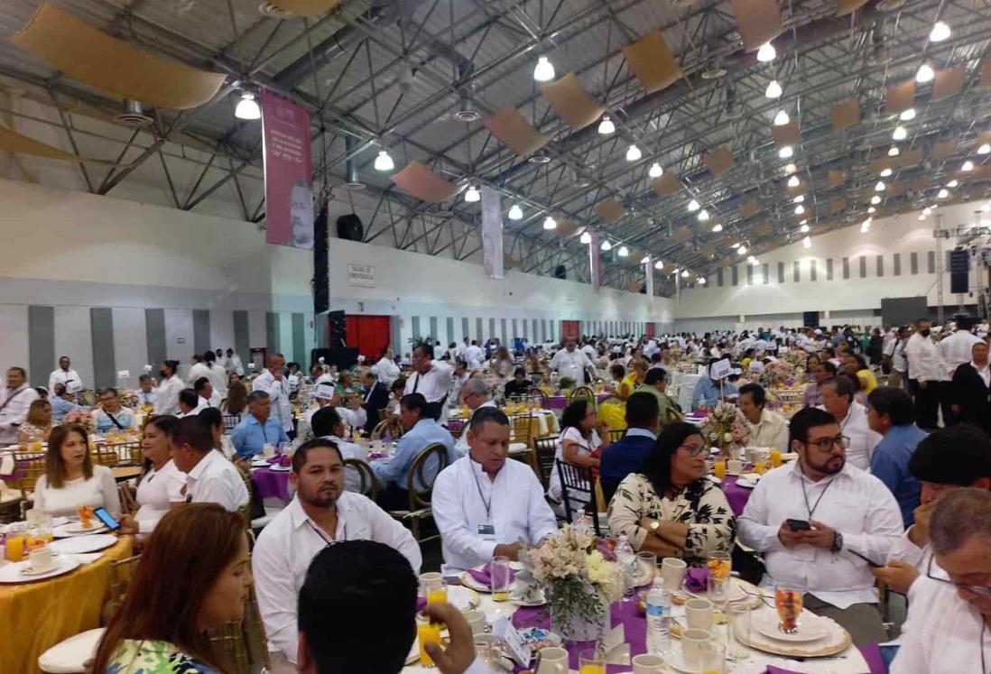 Festejan a maestros veracruzanos en el WTC