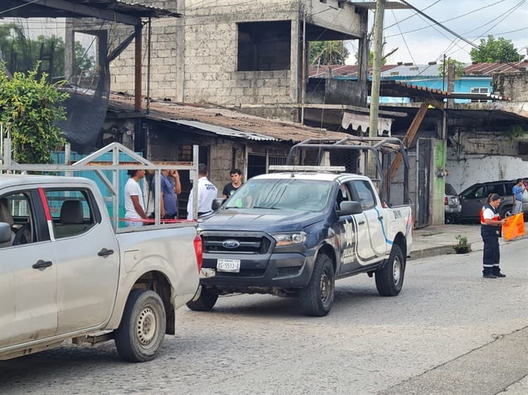 Hombre pierde la vida al interior de una camioneta en Tlapacoyan