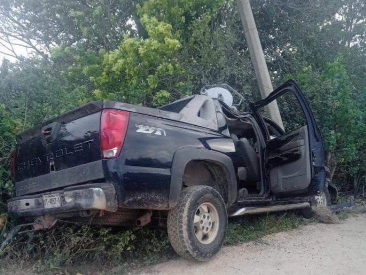 ¡Borrachazo!, impacta contra poste de CFE en Texistepec y huye