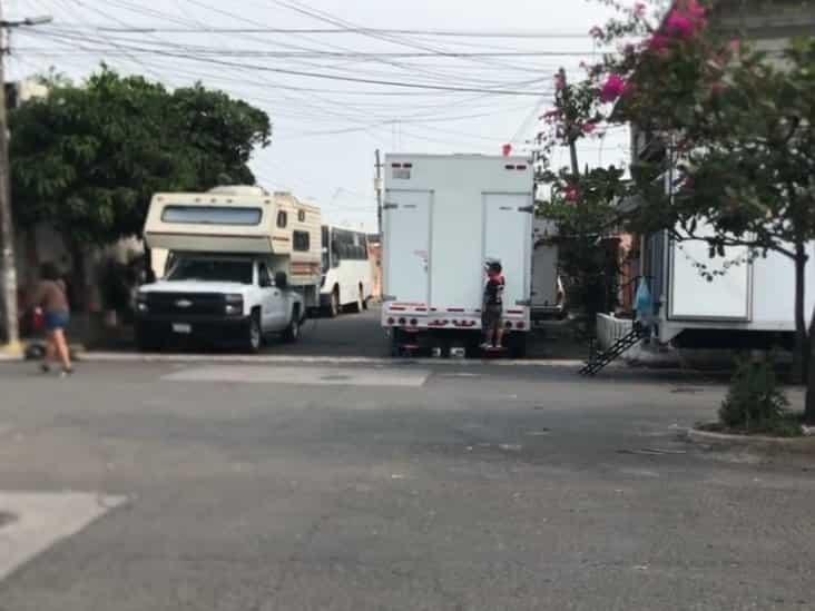 Cierran calles por grabación de película Cocodrilos en Veracruz