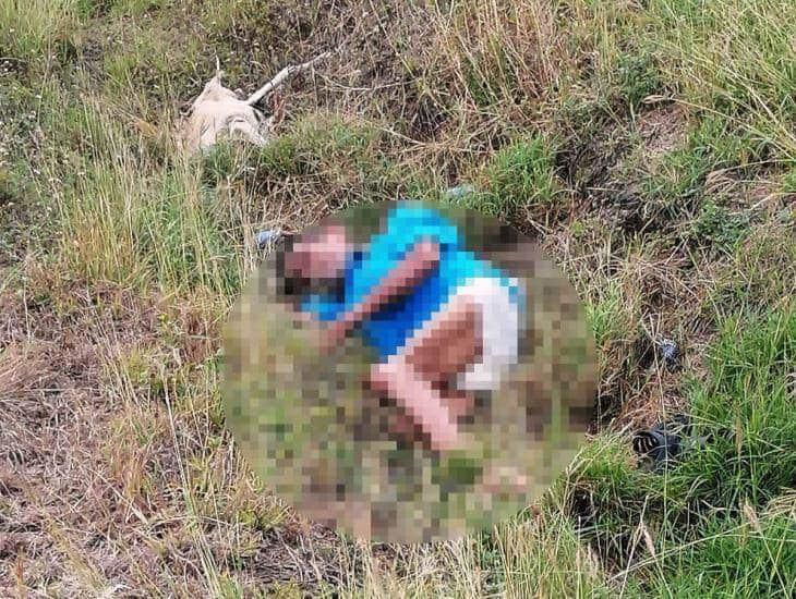Abuelito es abandonado entre la maleza en carretera Cárdenas- Coatzacoalcos