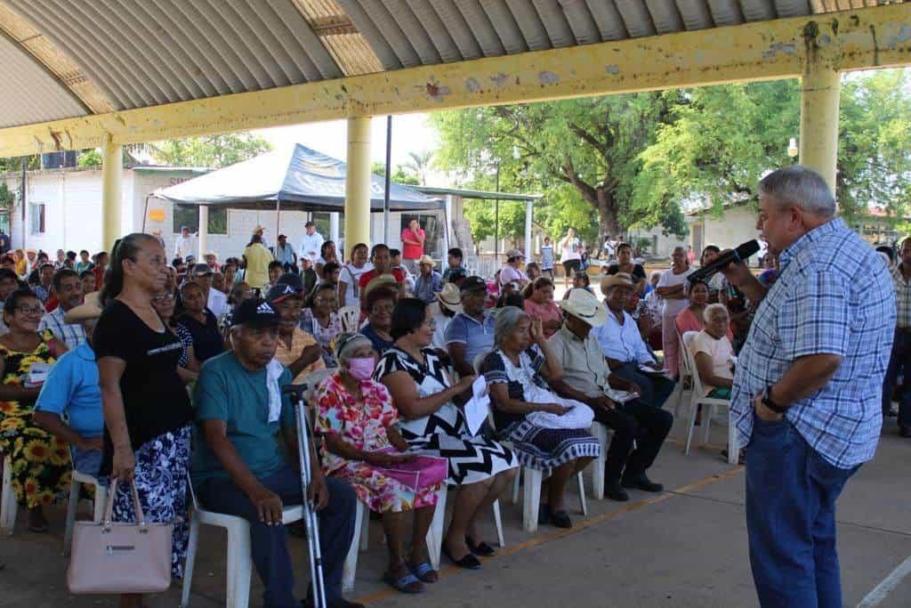 Concluye migración a bancos de pensión para adultos en Acayucan