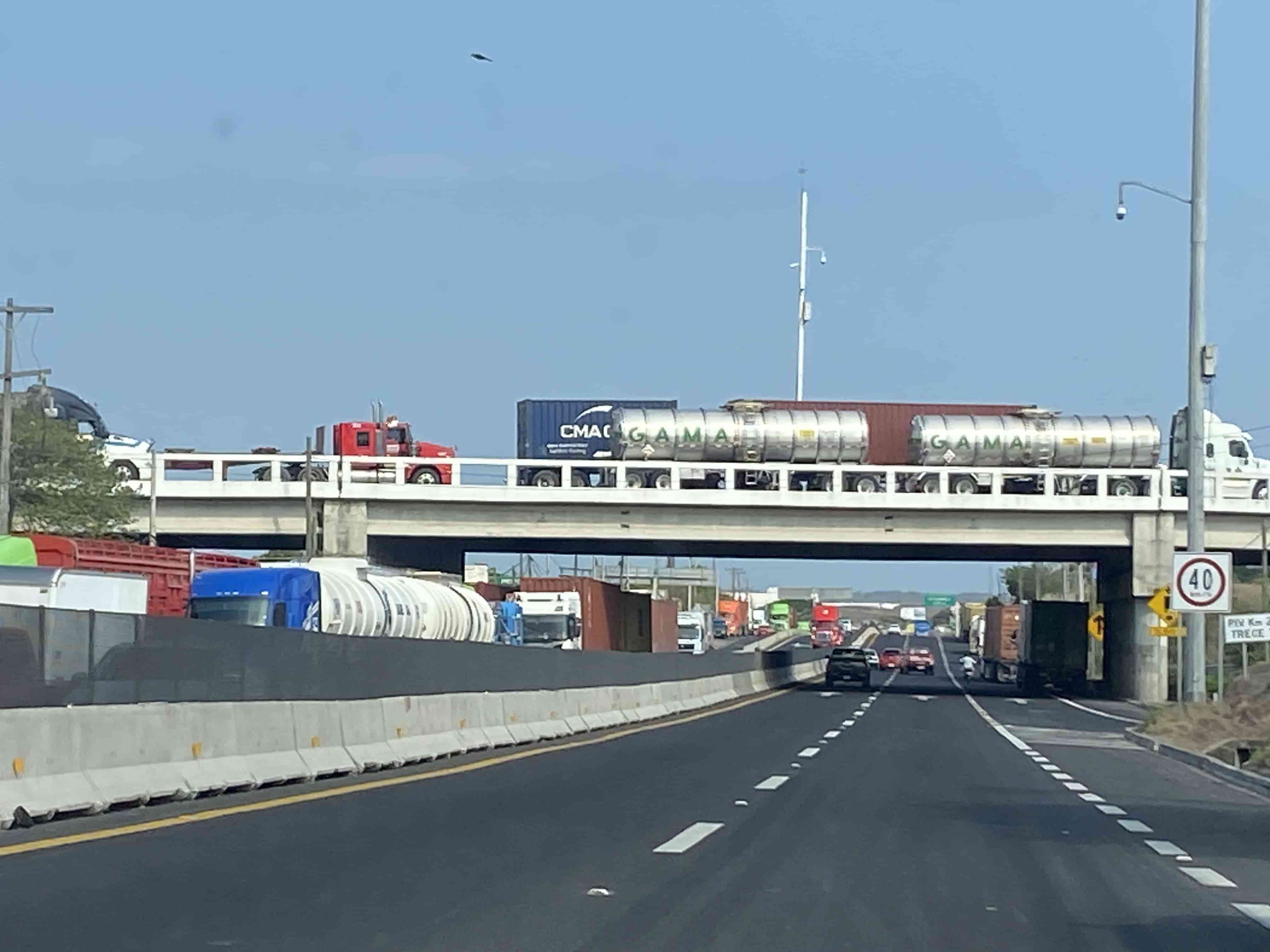 No hay acuerdo; bloqueo de transportistas se mantendrá en el puerto de Veracruz