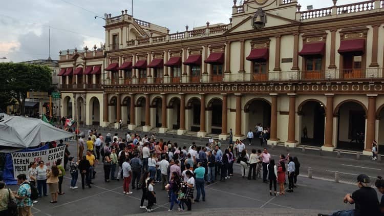 Por sismo de 6.2 en Chiapas, evacúan a trabajadores en Xalapa