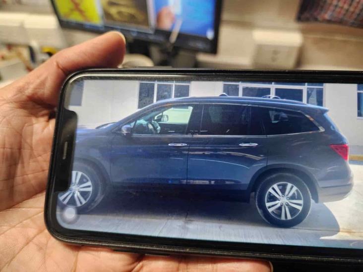 Roban camioneta de estacionamiento de hotel en el centro de Xalapa