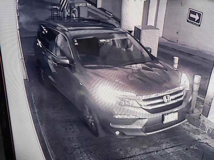 Roban camioneta de estacionamiento de hotel en el centro de Xalapa