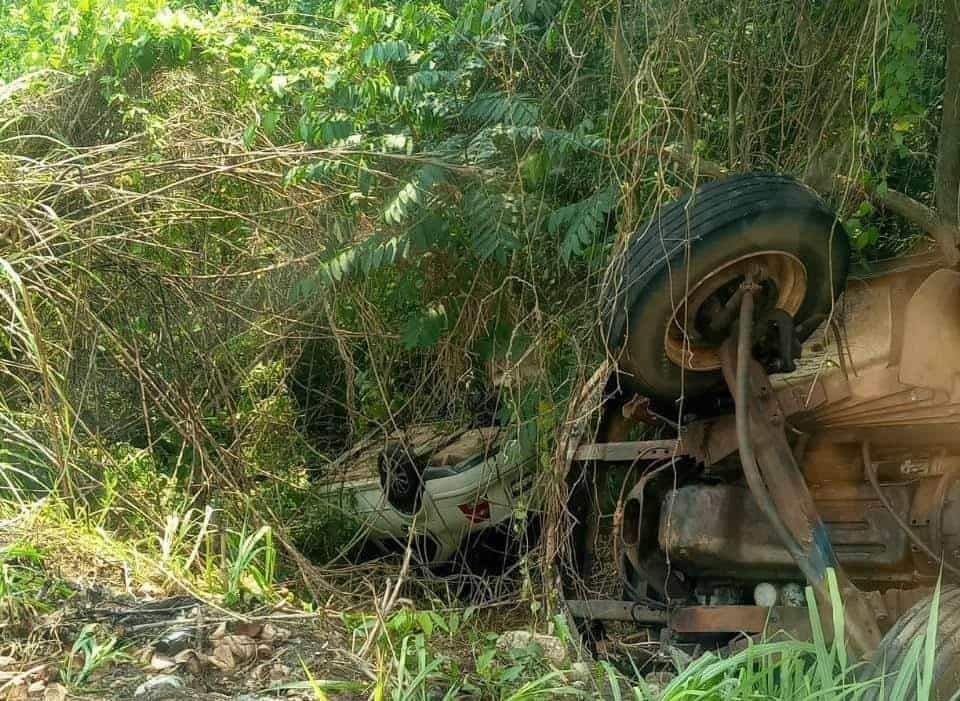 Un herido en volcadura de jetta en Chinameca